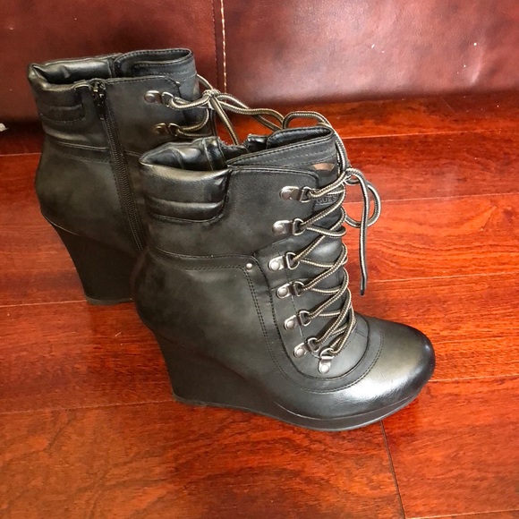 Limited Edition Guess Wedge Heel Boots ! - Picture 2 of 4